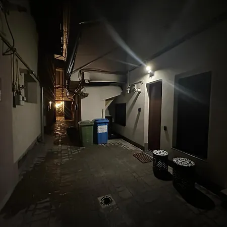 Emun , Old Town, Smart, Netflix And Relax *