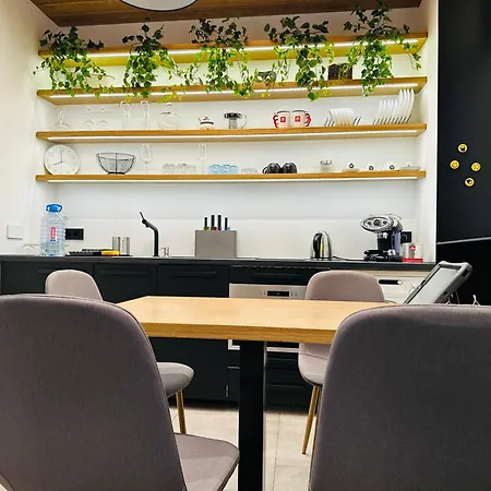 Emun , Old Town, Smart, Netflix And Relax شقة *