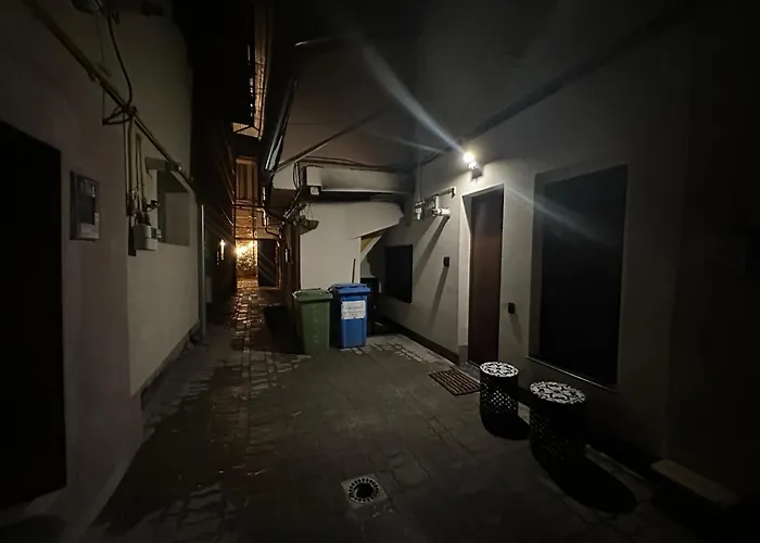 Emun , Old Town, Smart, Netflix And Relax *