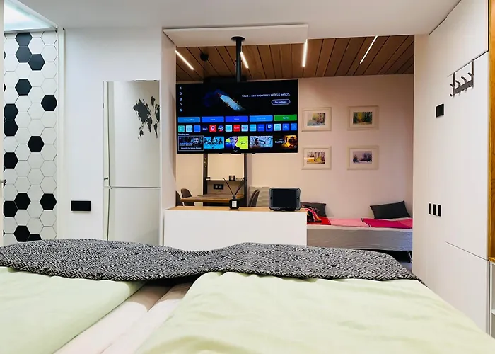 Emun , Old Town, Smart, Netflix And Relax 클루지나포카