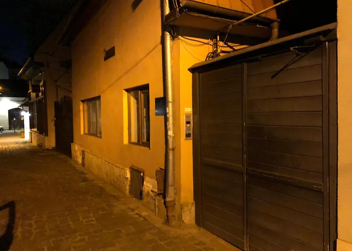 Emun , Old Town, Smart, Netflix And Relax