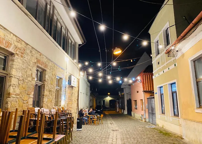 Emun , Old Town, Smart, Netflix And Relax *